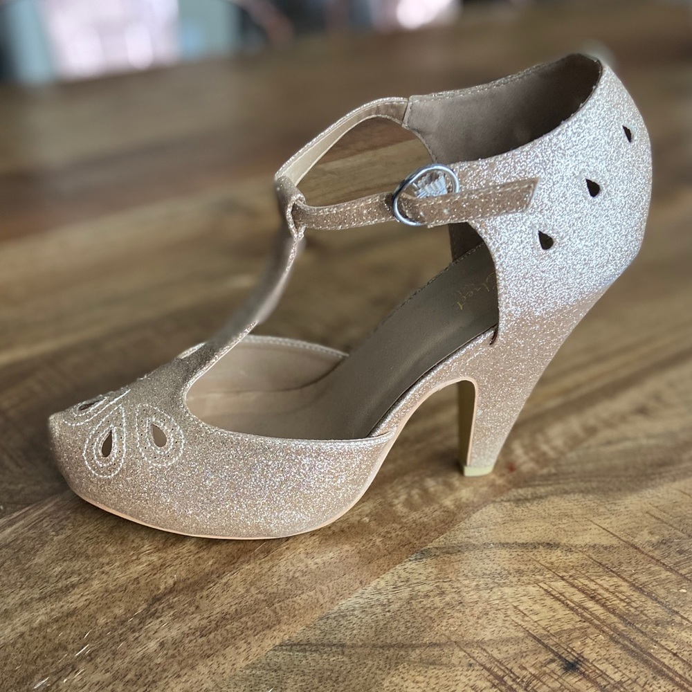 champagne gold glitter t-strap heels